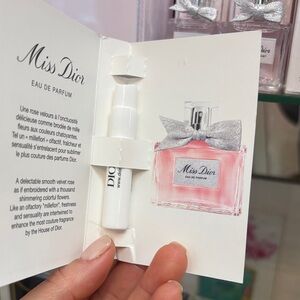 Dior Miss Dior Eau de Parfum - Soft Pink

We are a Parfumerie in NJ.